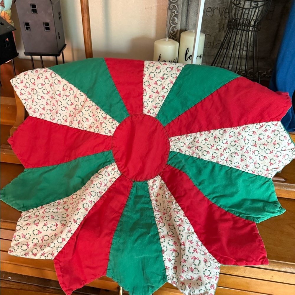 Handmade Vintage 1986 31” Christmas Tree Skirt Festive Red and Green Holiday - Picture 2 of 5